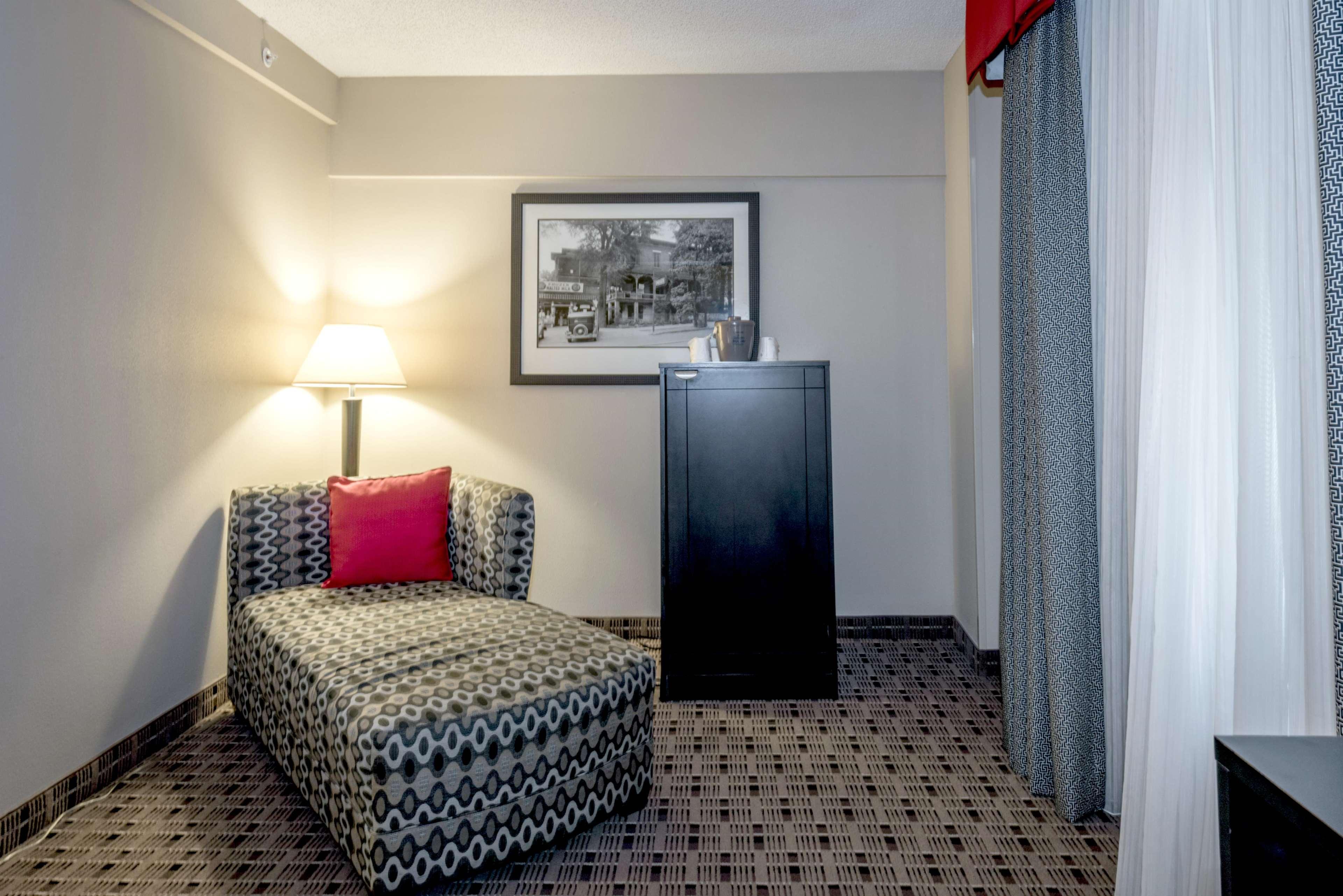 Hampton Inn & Suites Montgomery-Downtown Екстер'єр фото