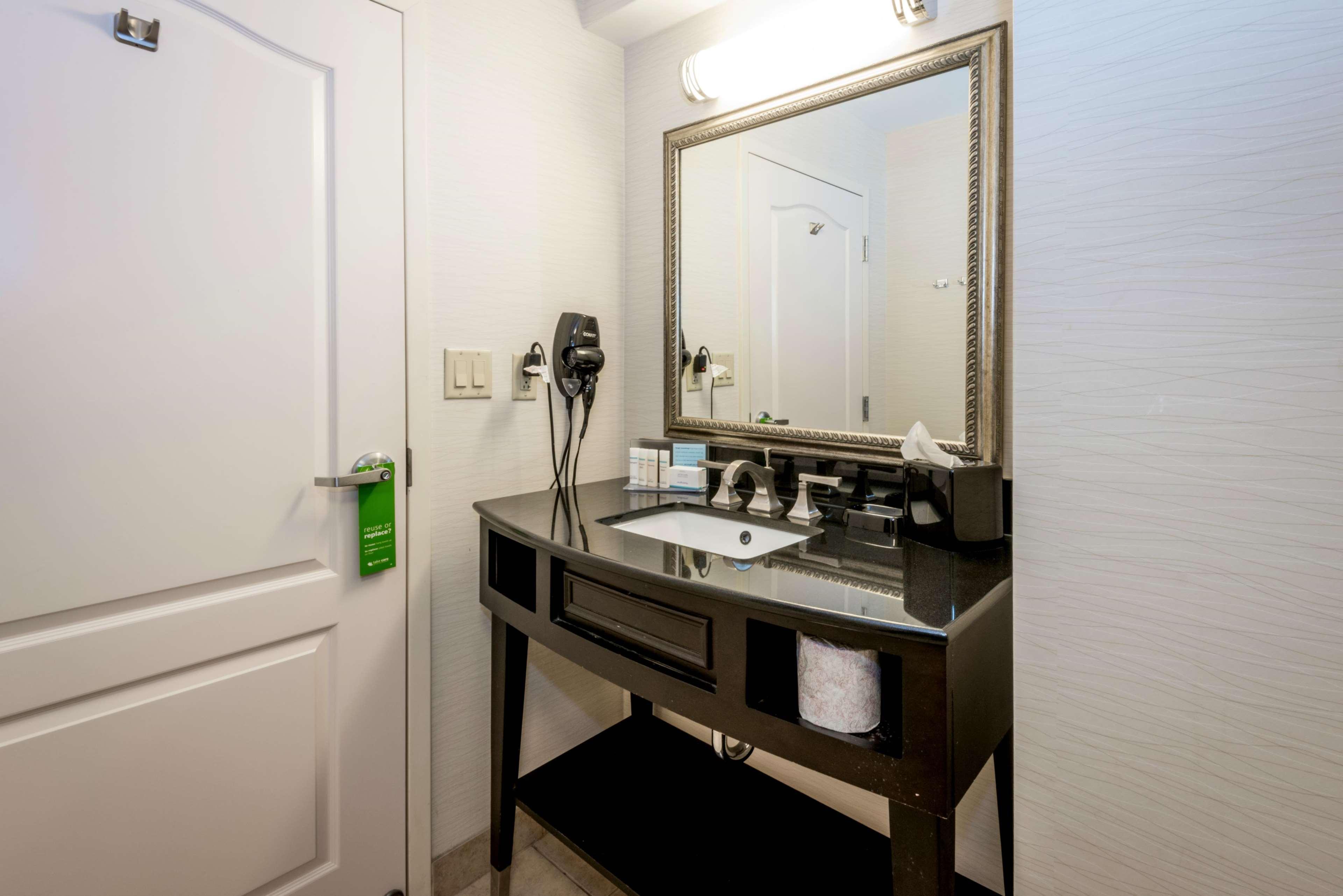 Hampton Inn & Suites Montgomery-Downtown Екстер'єр фото