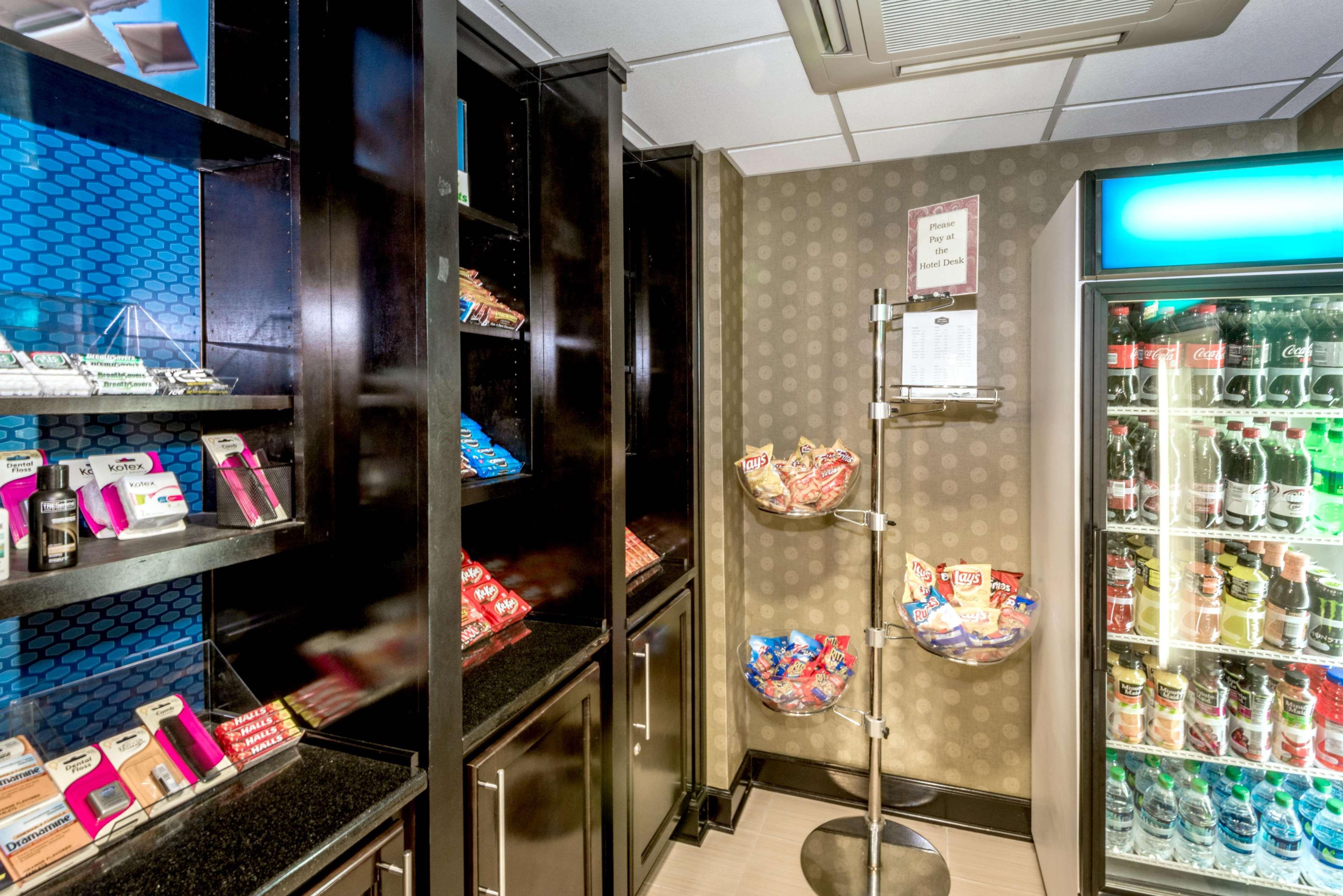 Hampton Inn & Suites Montgomery-Downtown Екстер'єр фото