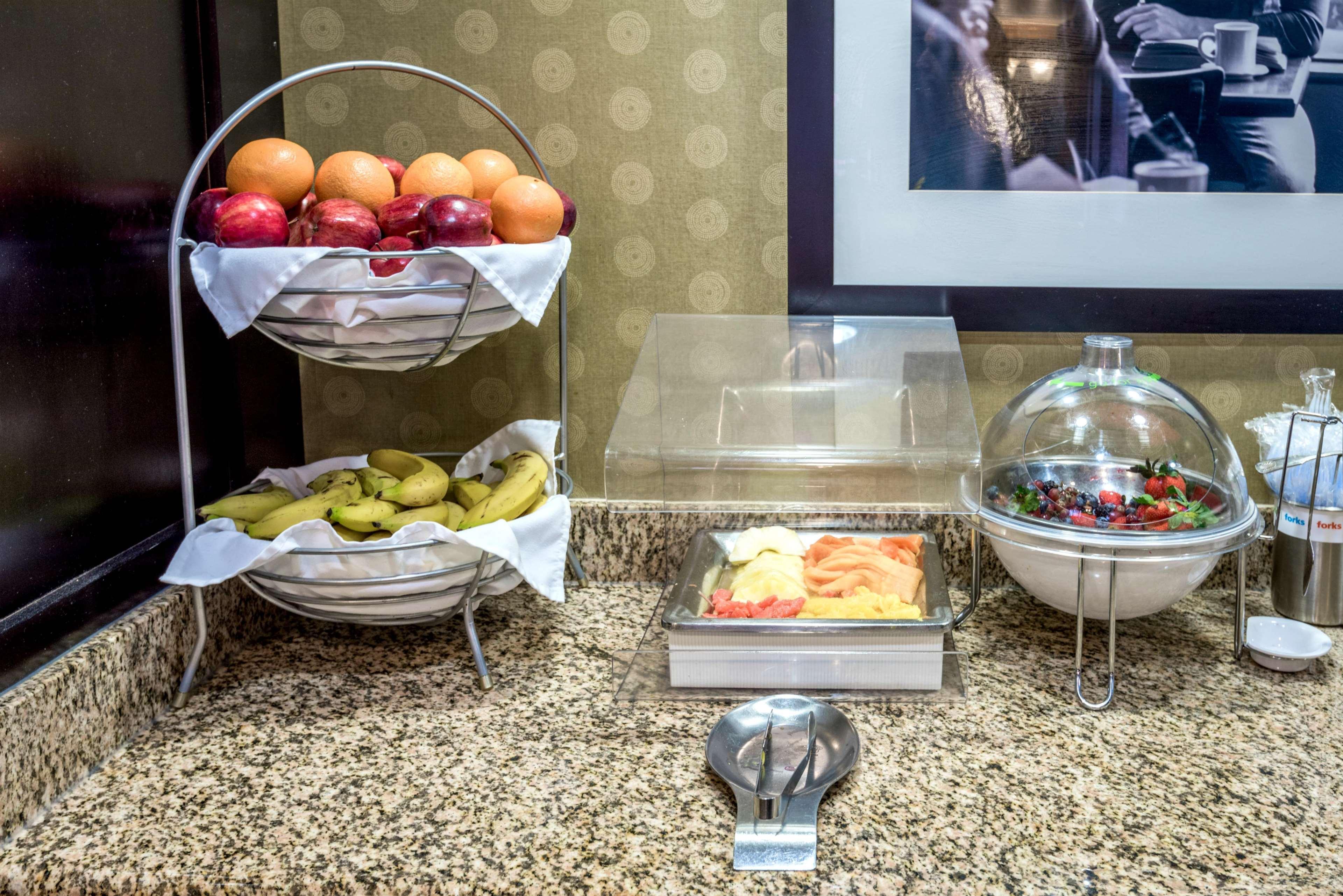 Hampton Inn & Suites Montgomery-Downtown Екстер'єр фото