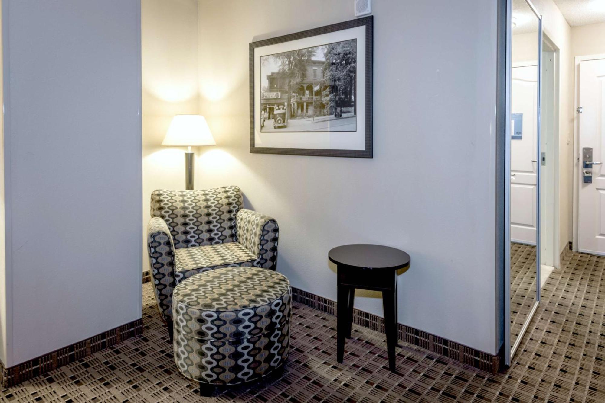 Hampton Inn & Suites Montgomery-Downtown Екстер'єр фото